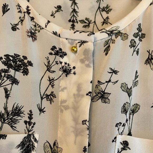 Club Monaco sleeveless blouse - Picture 3 of 4